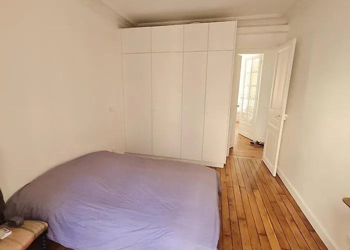Haussmannien Canal Saint Martin Apartment