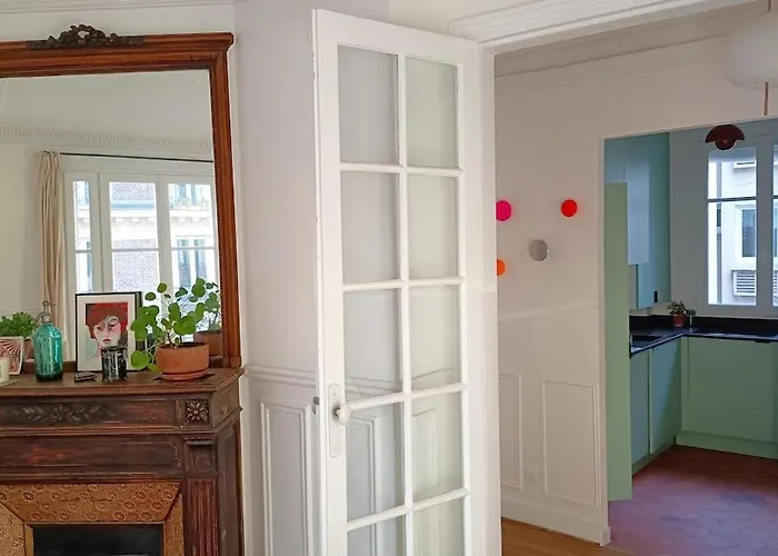 Haussmannien Canal Saint Martin Apartment *