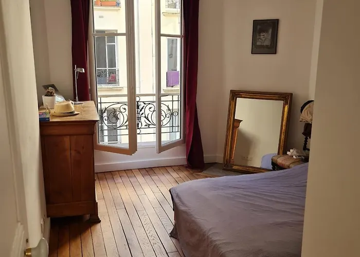 Haussmannien Canal Saint Martin Apartment
